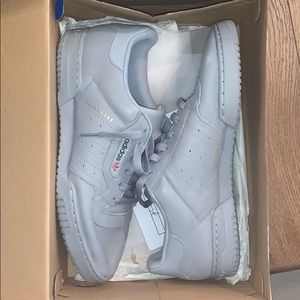 Yeezy powerphase calabasas size 9.5